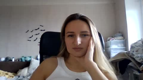 Snapshot of cora_fora chatting on November 2025 11:32:02 AM cora_fora online show from November 2025 11:32:02 AM