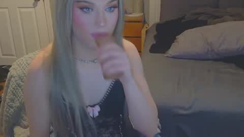 Snapshot of coracav chatting on December 2025 12:51:02 AM coracav online show from December 2025 12:51:02 AM