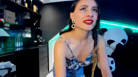 Snapshot of coral_gibson chatting on March 2025 07:05:02 PM Coral online show from March 2025 07:05:02 PM