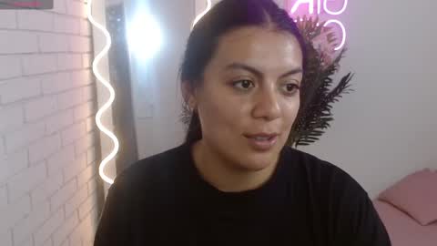 Snapshot of coraline_tay chatting on February 2025 05:51:02 PM Carolina online show from February 2025 05:51:02 PM
