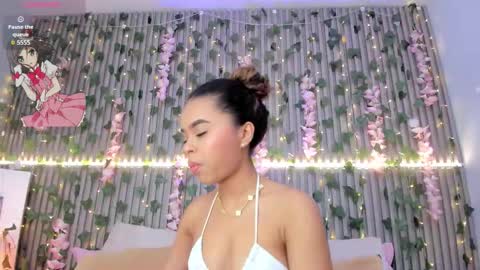 coralineross_ online show from November 2025 10:37:02 AM