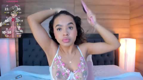coralineross_ online show from February 2026 12:43:02 PM
