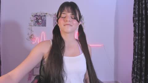 Coraline uwu     Bienvenidos al dulce mundo de Coraline    Hola amores soy Coraline  Una chica  tierna juguetona online show from April 2026 03:42:02 AM