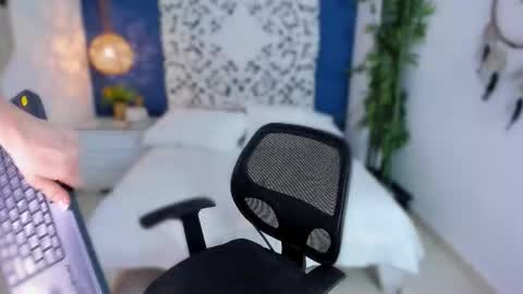 Snapshot of coralquinn chatting on October 2025 12:06:02 PM online show from October 2025 12:06:02 PM