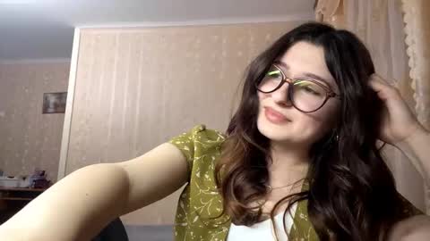 Elisheva online show from November 2025 01:22:02 PM