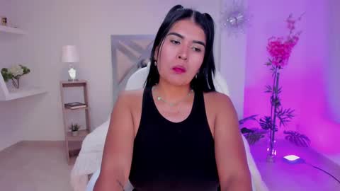 Corina White online show from March 2025 06:12:01 PM