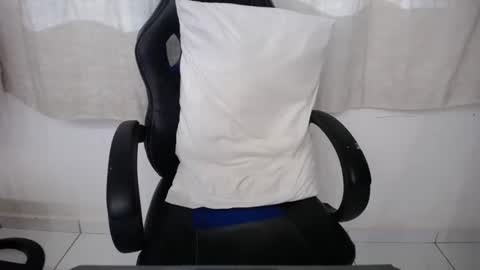 Snapshot of corolaxxl chatting on November 2025 10:43:02 PM corolaxxl online show from November 2025 10:43:02 PM