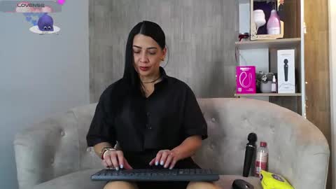 cortney tayler online show from December 2025 02:46:01 PM