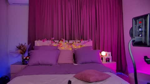 Snapshot of cosmic_sia chatting on December 2024 06:21:01 AM Sia online show from December 2024 06:21:01 AM