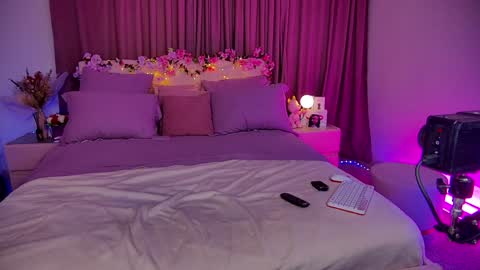 Snapshot of cosmic_sia chatting on February 2025 05:53:02 AM Sia online show from February 2025 05:53:02 AM