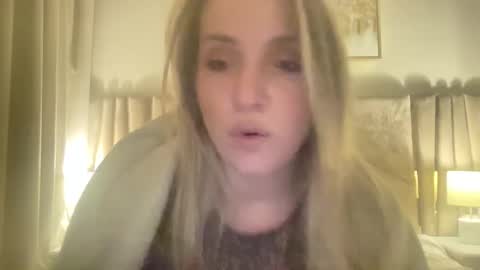 cosmo_blondiee online show from September 2025 07:06:02 PM