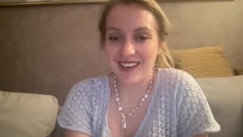 cosmo_blondiee online show from September 2025 07:08:02 PM