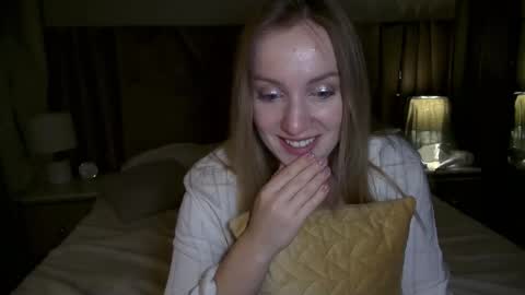 cosmo_blondiee online show from October 2025 06:16:02 PM