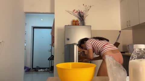 Snapshot of cosmo_pussy chatting on November 2025 06:40:02 PM Lina online show from November 2025 06:40:02 PM