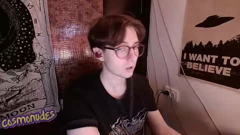 Snapshot of cosmonudes chatting on November 2025 09:09:01 PM Barry online show from November 2025 09:09:01 PM