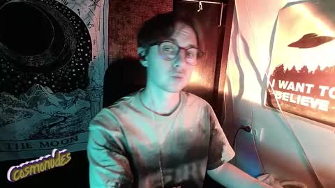 Snapshot of cosmonudes chatting on December 2025 07:29:02 PM Barry online show from December 2025 07:29:02 PM