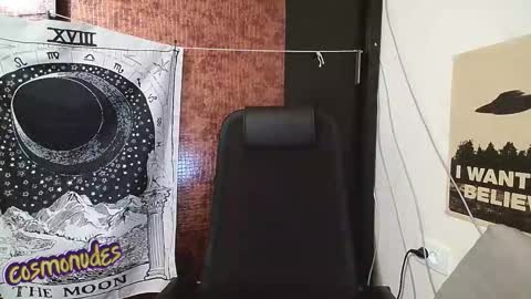 Snapshot of cosmonudes chatting on January 2026 08:45:02 PM Barry online show from January 2026 08:45:02 PM