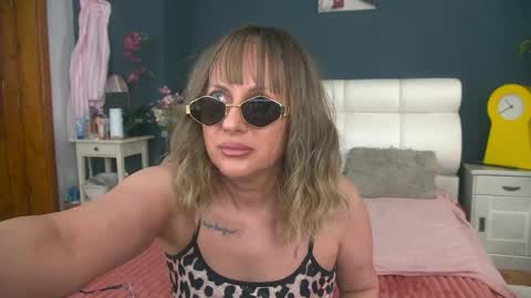 cougarmilf_ online show from April 2026 02:04:02 PM