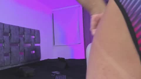 Snapshot of couple69hott chatting on December 2025 04:06:02 AM Tommy online show from December 2025 04:06:02 AM