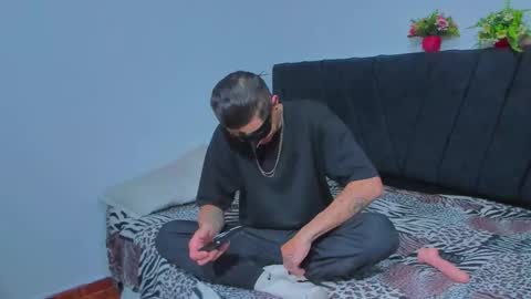 Snapshot of couple_2533 chatting on October 2025 10:02:02 AM couple_2533 online show from October 2025 10:02:02 AM