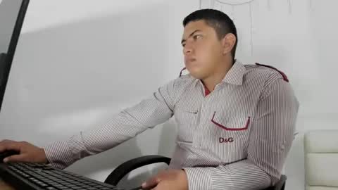 Snapshot of couple_fantasy30 chatting on January 2025 10:09:01 PM Nikol y tomy online show from January 2025 10:09:01 PM