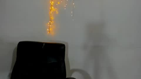 Snapshot of couple_fantasy30 chatting on February 2025 12:09:01 AM Nikol y tomy online show from February 2025 12:09:01 AM