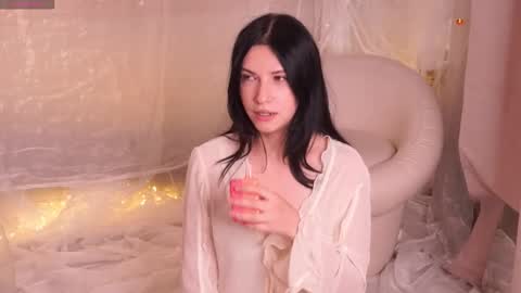 Alex and Mia online show from November 2025 04:51:01 PM