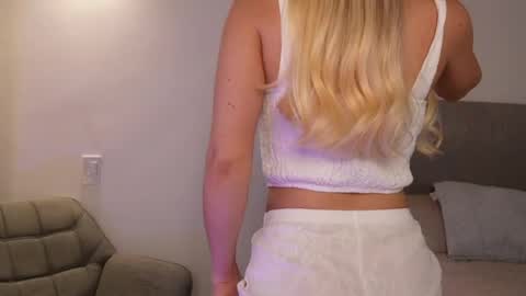 Snapshot of couple_of_your_dreams_ chatting on June 2026 11:27:02 AM Kay online show from June 2026 11:27:02 AM