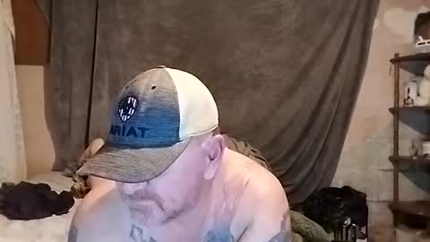 Snapshot of couple_pleaser1 chatting on February 2025 03:53:01 AM Ieathairytacos online show from February 2025 03:53:01 AM