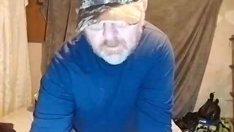 Snapshot of couple_pleaser1 chatting on March 2025 04:11:01 PM Ieathairytacos online show from March 2025 04:11:01 PM