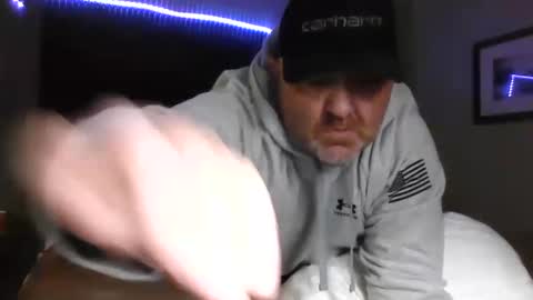 Snapshot of couple_pleaser1 chatting on September 2025 09:31:01 PM Ieathairytacos online show from September 2025 09:31:01 PM