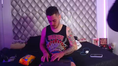 Snapshot of couplelatin17xxx chatting on March 2026 04:05:02 AM Couplelatin online show from March 2026 04:05:02 AM