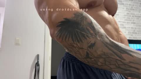 Snapshot of couplemuscle40 chatting on February 2026 11:31:02 PM couplemuscle40 online show from February 2026 11:31:02 PM