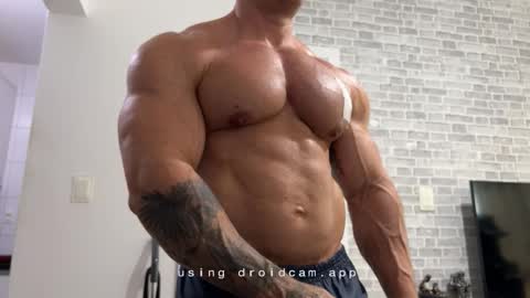 Snapshot of couplemuscle40 chatting on February 2026 06:02:01 PM couplemuscle40 online show from February 2026 06:02:01 PM