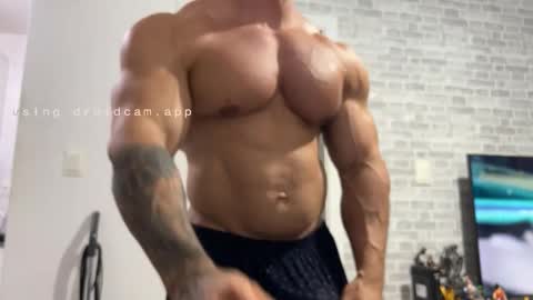 Snapshot of couplemuscle40 chatting on February 2026 10:40:01 PM couplemuscle40 online show from February 2026 10:40:01 PM