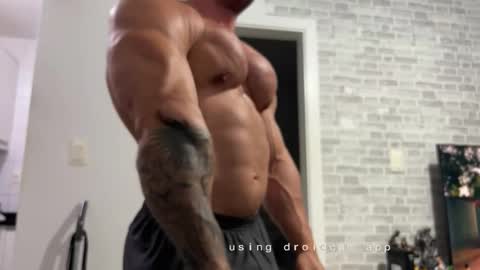 Snapshot of couplemuscle40 chatting on March 2026 02:07:02 AM couplemuscle40 online show from March 2026 02:07:02 AM