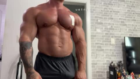 Snapshot of couplemuscle40 chatting on March 2026 05:41:01 PM couplemuscle40 online show from March 2026 05:41:01 PM