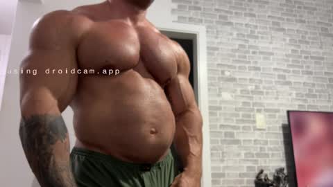 Snapshot of couplemuscle40 chatting on March 2026 02:16:02 AM couplemuscle40 online show from March 2026 02:16:02 AM