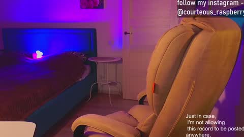 Snapshot of courteous_raspberrrry chatting on January 2025 03:14:02 PM Rose Roys my online show from January 2025 03:14:02 PM