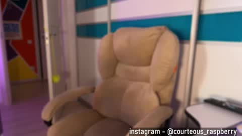 Snapshot of courteous_raspberrrry chatting on September 2025 10:48:02 AM Rose Roys my online show from September 2025 10:48:02 AM
