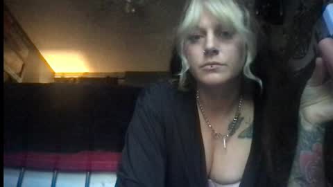 Snapshot of cowgirlcaitlin chatting on December 2025 09:31:02 PM Bayleecaitlin online show from December 2025 09:31:02 PM