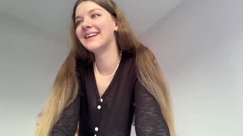 Snapshot of coyness_geneva chatting on February 2025 06:08:01 AM Geneva online show from February 2025 06:08:01 AM