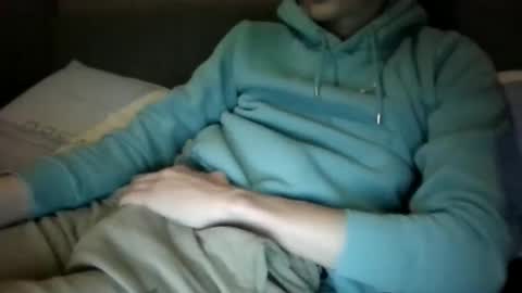 Snapshot of crackiee13 chatting on February 2026 03:43:01 PM KellyFemboy online show from February 2026 03:43:01 PM