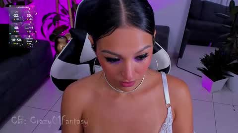 Snapshot of crazy01fantasy chatting on February 2025 06:12:02 AM Laura online show from February 2025 06:12:02 AM