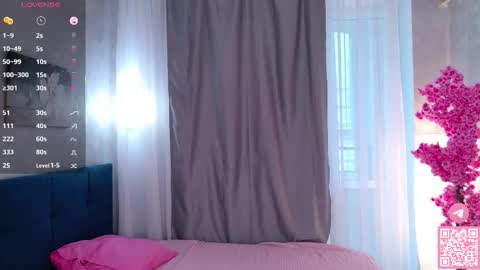 crazy_lasli online show from February 2026 07:24:01 AM