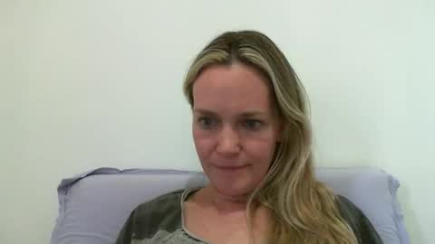 Snapshot of crazyanny chatting on December 2024 08:40:01 PM Anny online show from December 2024 08:40:01 PM