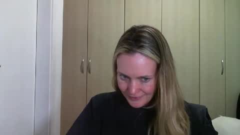 Snapshot of crazyanny chatting on December 2024 09:31:01 PM Anny online show from December 2024 09:31:01 PM