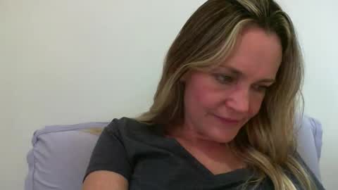 Snapshot of crazyanny chatting on January 2025 06:49:01 PM Anny online show from January 2025 06:49:01 PM
