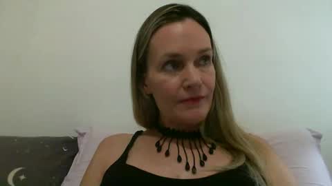 Snapshot of crazyanny chatting on February 2025 09:54:01 PM Anny online show from February 2025 09:54:01 PM