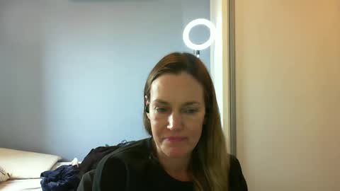 Anny online show from November 2025 12:28:02 PM